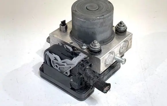 Jeep Cherokee ABS Pump 04779899AI