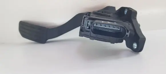 Volvo V60 Accelerator throttle pedal 31329060