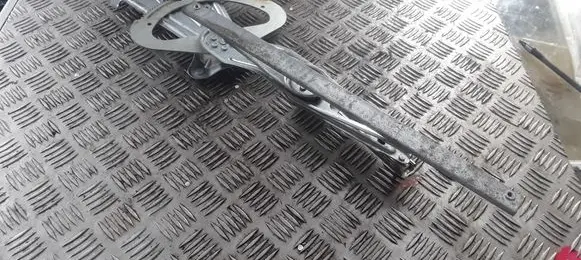 Renault Megane III Front window lifting mechanism without motor 966416102