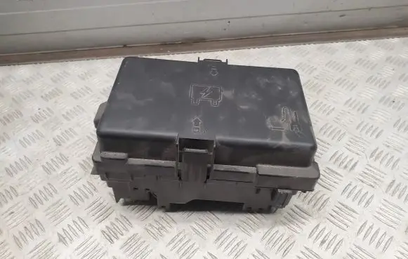 Chrysler Pacifica Fuse box set 63565387