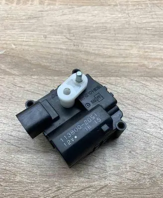 Toyota Avensis Verso Air flap motor/actuator 1138002051