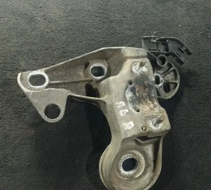 Audi A6 S6 C5 4B Engine mounting bracket 4B0199352B