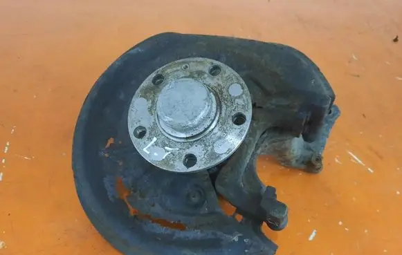 Volkswagen Golf V Front wheel hub spindle knuckle