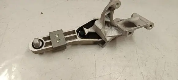 Volvo XC90 Engine mounting bracket 31430490 31460677 31480664