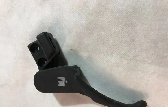 Volkswagen PASSAT B5.5 Engine bonnet (hood) release handle