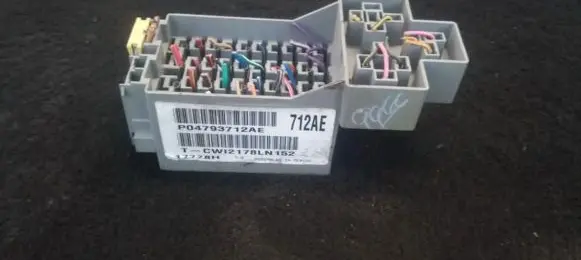 Chrysler Neon I Fuse box set p04793712ae t-cw12178ln152