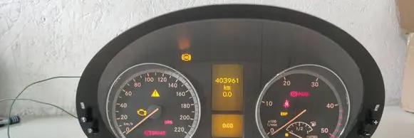 Speedometer (instrument cluster)