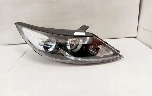 KIA Sportage Headlight/headlamp 92102-3U310
