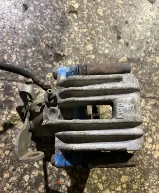 Opel Zafira A Rear brake caliper