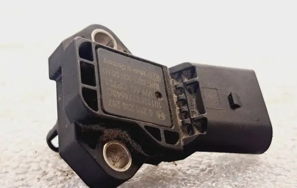 Skoda Fabia Mk2 (5J) Air pressure sensor 0261230267 03G906051D 101126T174643C