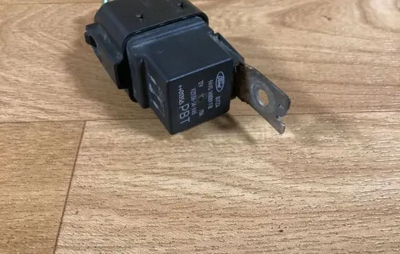 Ford Mondeo Mk III Glow plug pre-heat relay 94VG14N089F1B V23136J4X43 0135A