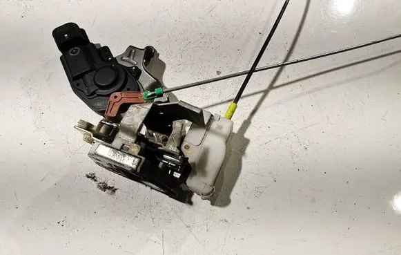 Peugeot 107 Front door lock