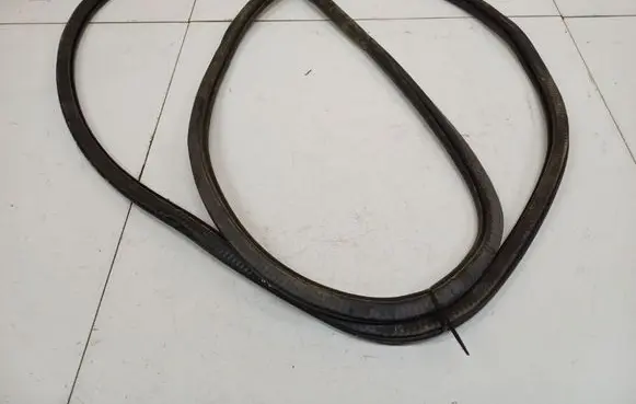 Volkswagen Touareg I Rubber seal front coupe door