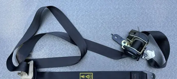 Rear seatbelt