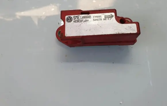 Volkswagen Golf IV Airbag deployment crash/impact sensor IJ0909606D 37990401 5WK42350