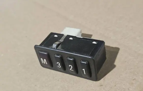 BMW 7 E38 Seat memory switch 8352160