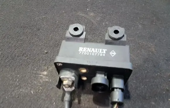 Renault Scenic I Glow plug pre-heat relay 7700107794