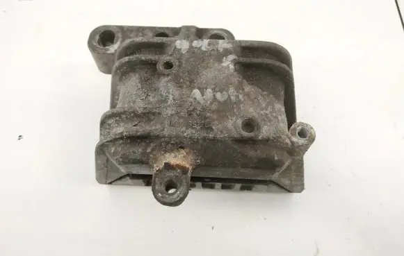 Volkswagen Golf V Engine mount bracket 1K0199262