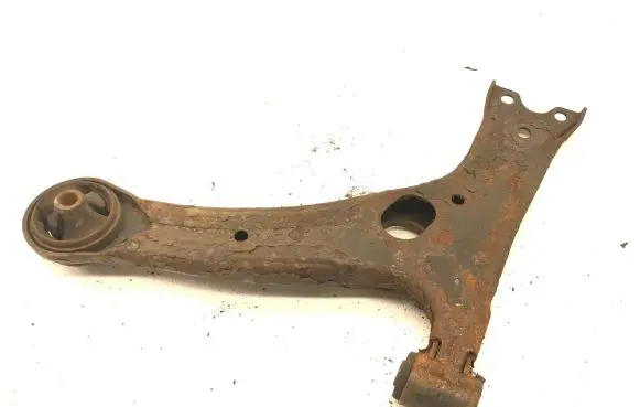 Toyota Avensis T250 Front lower control arm/wishbone