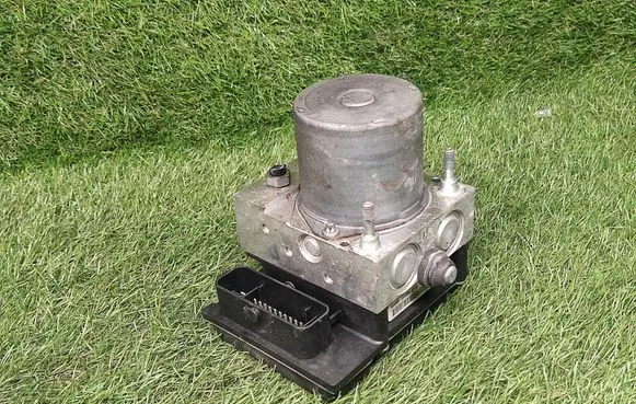 Audi A4 S4 B8 8K ABS Pump 8E0910517H 8E0614517BF