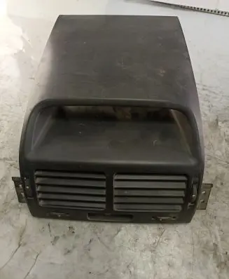 Suzuki Grand Vitara II Dash center air vent grill 7382165J0 7361564J0