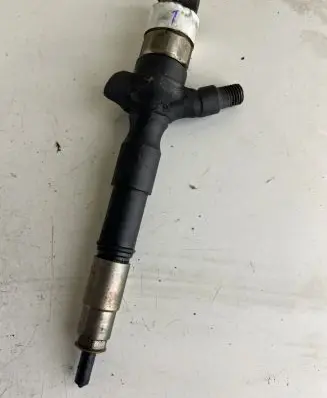 Toyota Hilux (AN10, AN20, AN30) Fuel injector 2367030100