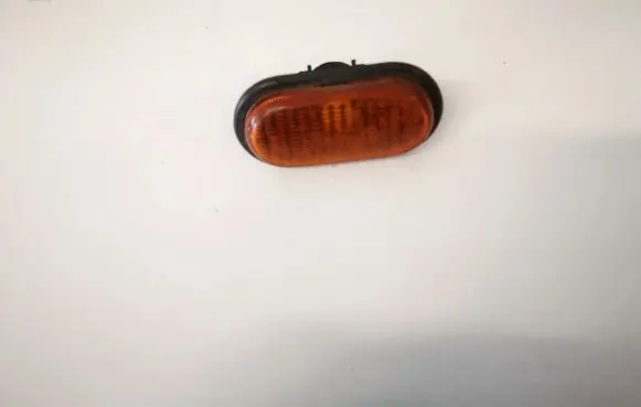 Renault Megane I Front fender indicator light 7700847333