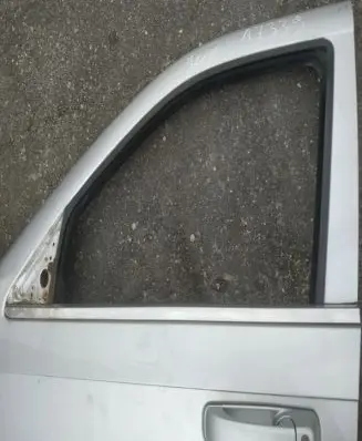 Jeep Grand Cherokee (WK) Front door glass trim molding 