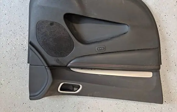 Dodge Durango Front door card panel trim 1VT153X9AC 15147211140407 52662D