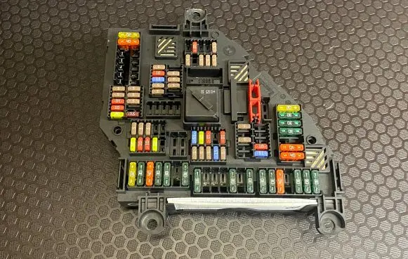 BMW 5 F10 F11 Fuse module 217033452 711101491280