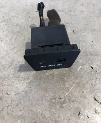 Hyundai ix35 AUX in-socket connector 961102S500TAN