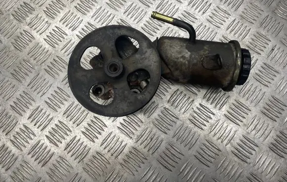 Toyota Yaris Power steering pump 52020