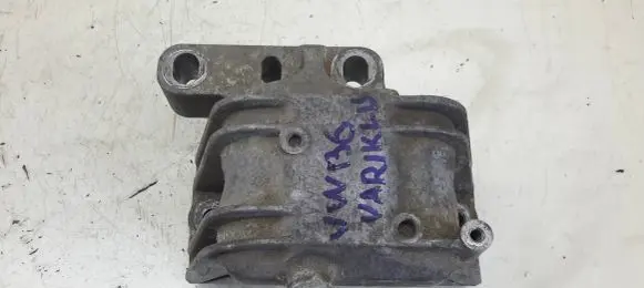 Volkswagen PASSAT B6 Engine mount bracket 1K0199262