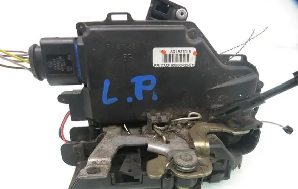 Seat Altea Front door lock 3D1837015