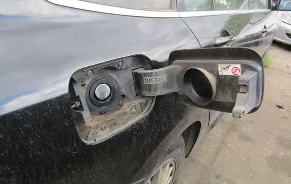 Renault Laguna III Fuel tank cap trim 