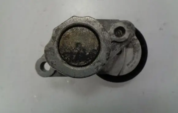 Volkswagen T-Roc Generator/alternator belt tensioner 04E145299L