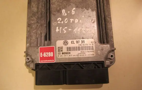 Volkswagen PASSAT B6 Engine control unit/module 03L907309
