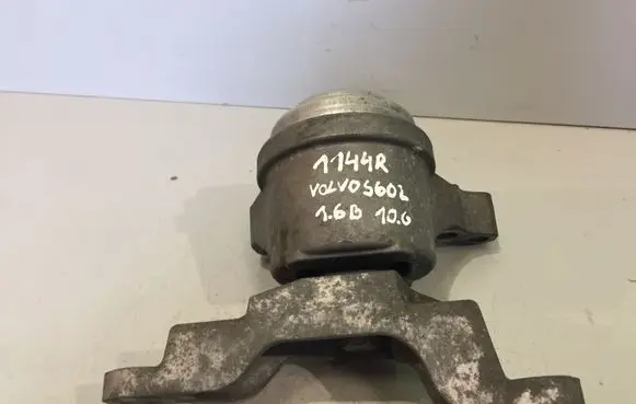 Volvo S60 Engine mount bracket 31277689 241110 G2769100