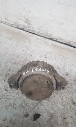 Mercedes-Benz E W212 Engine mount bracket