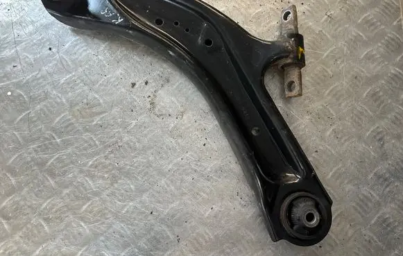 Nissan X-Trail T32 Front lower control arm/wishbone