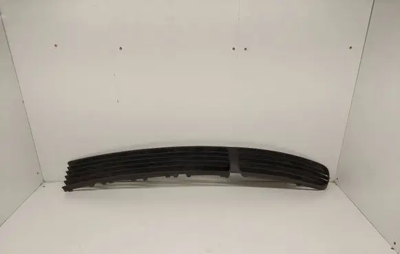 Volkswagen PASSAT B5 Front bumper lower grill 3B0853677A