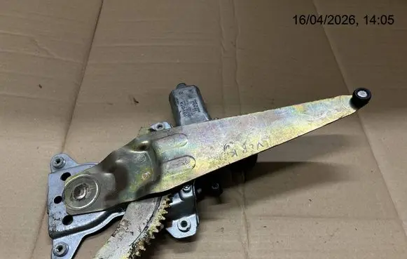 Toyota Corolla Verso E121 Rear door window regulator with motor 8571013040