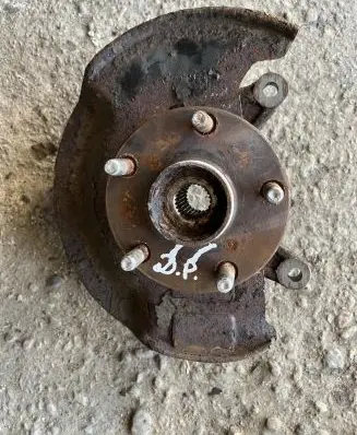 Front wheel hub spindle knuckle