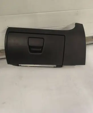 Glove box