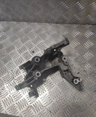 Peugeot Partner Engine mounting bracket 9804121180