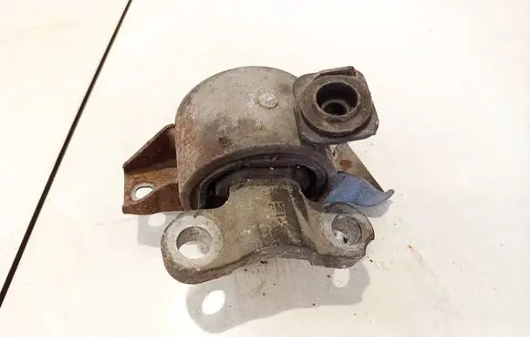 Opel Corsa D Engine mount bracket