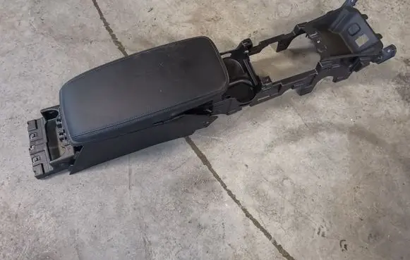 Chevrolet Volt II Center console 23438663