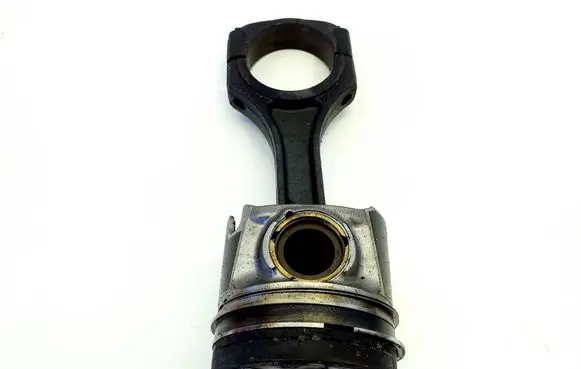 Mercedes-Benz Sprinter W906 Piston A6510303217