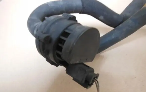 Mercedes-Benz E W213 Engine coolant pipe/hose A2135014100 A2138309000