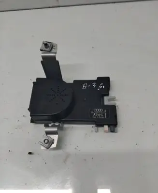 Audi A3 S3 8P Aerial antenna amplifier 8P4035225D 7617310103